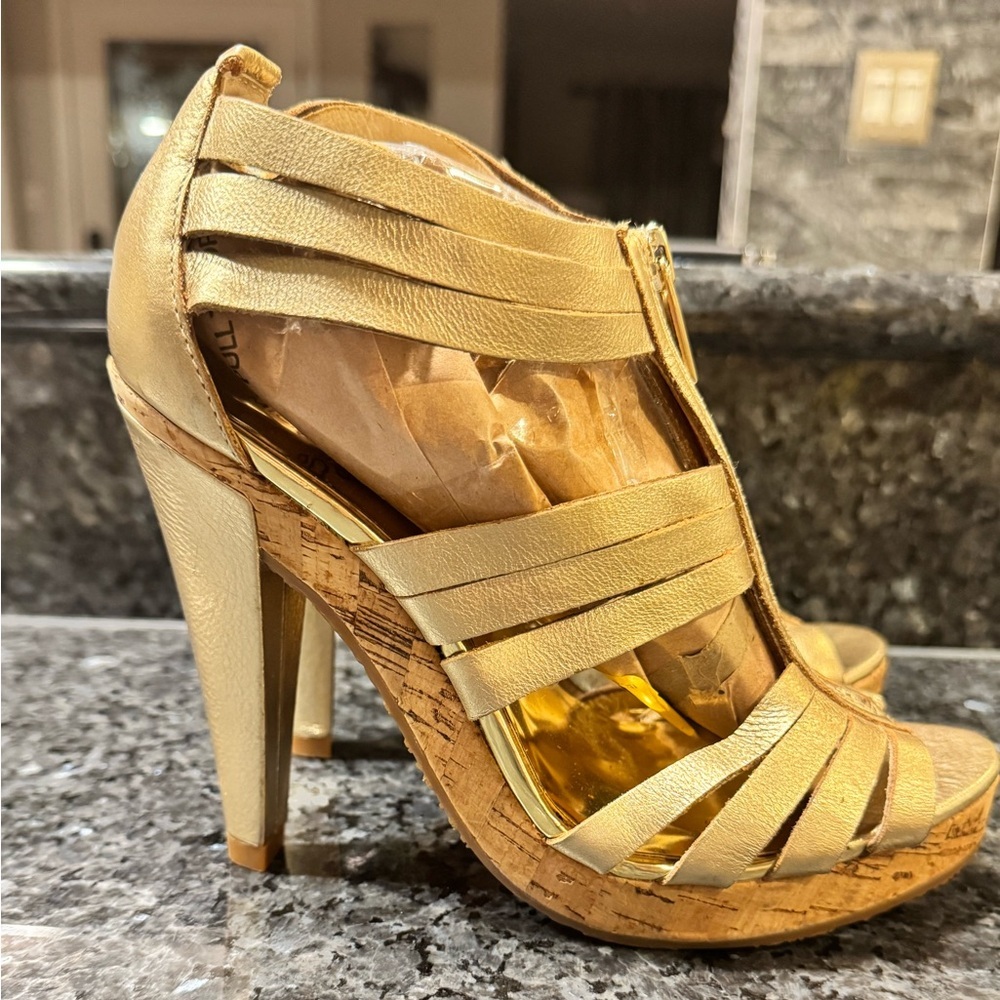 Women's MICHAEL KORS Gold Strappy 4.5" Heel Zipper Front Cork Platform 6.5
